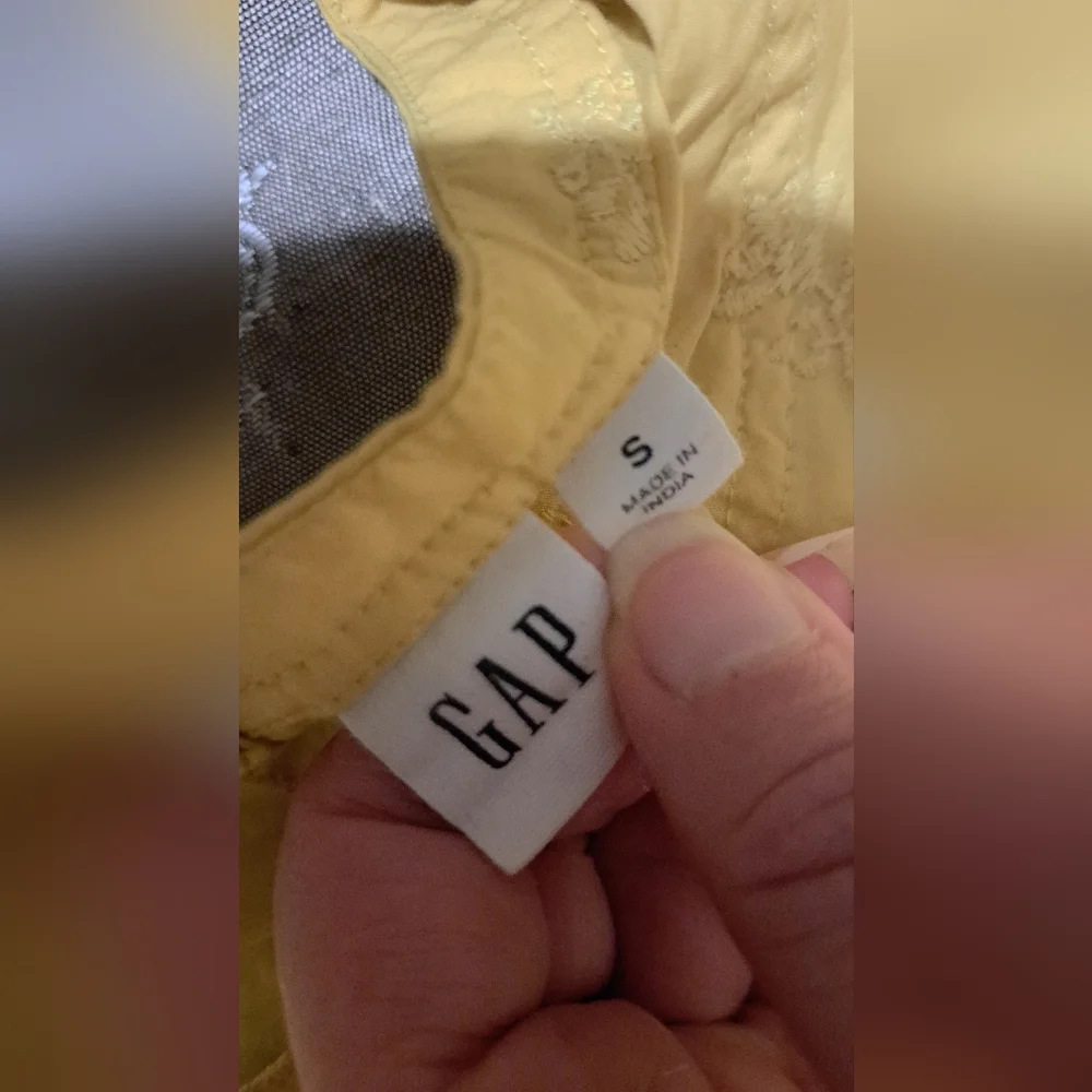 Gap with flower embroidered flutter sleeve top - Picture 3 of 5